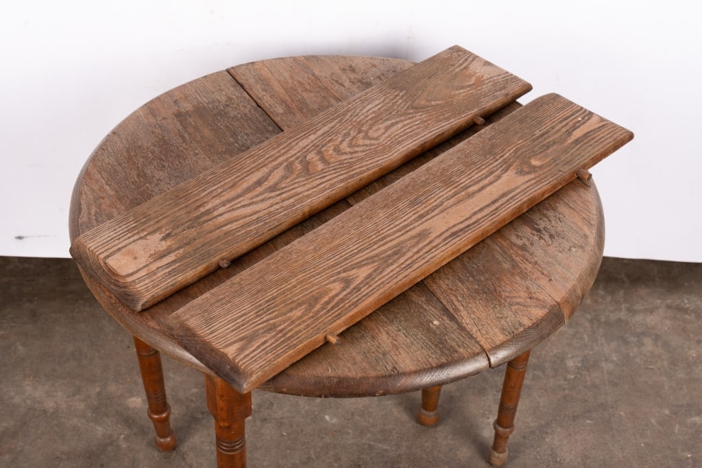 SALESMAN SAMPLE ROUND TABLE - 5