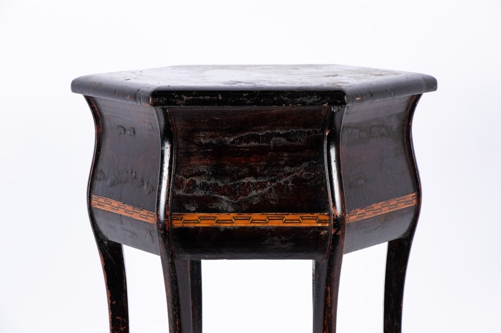 NEOCLASSICAL STYLE SMALL ACCENT TABLE - 3