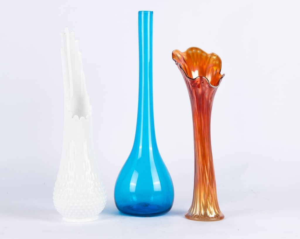 COLLECTION OF 3 MID-CENTURY GLASS VASES - 2