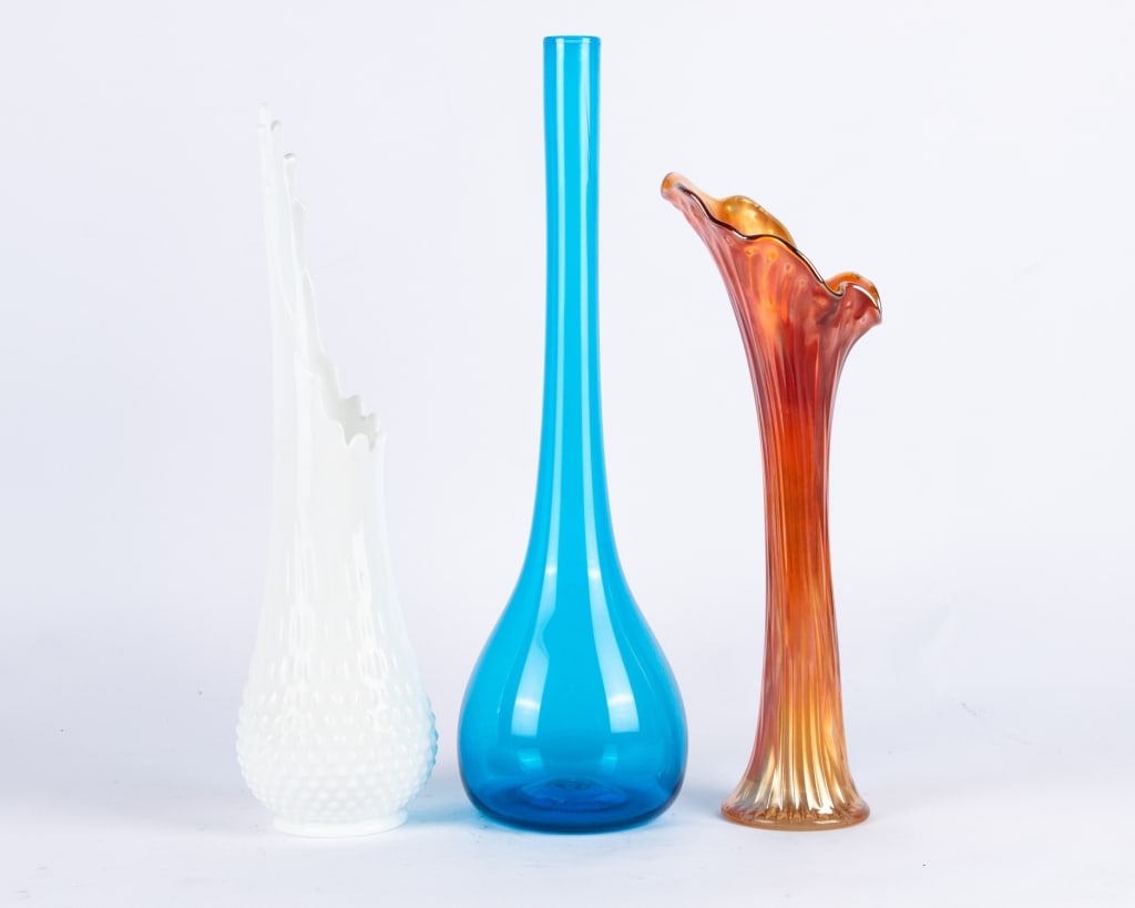 COLLECTION OF 3 MID-CENTURY GLASS VASES - 3