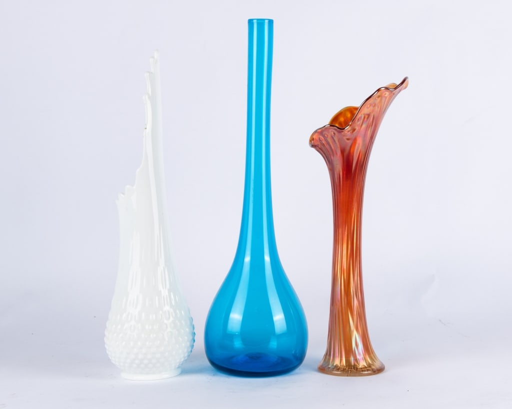 COLLECTION OF 3 MID-CENTURY GLASS VASES - 5