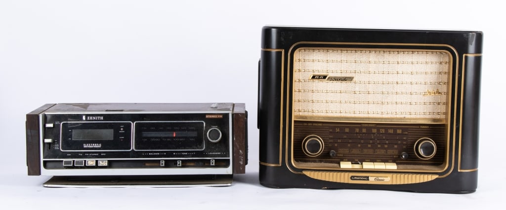 COLLECTION OF 4 VINTAGE RADIOS - 2
