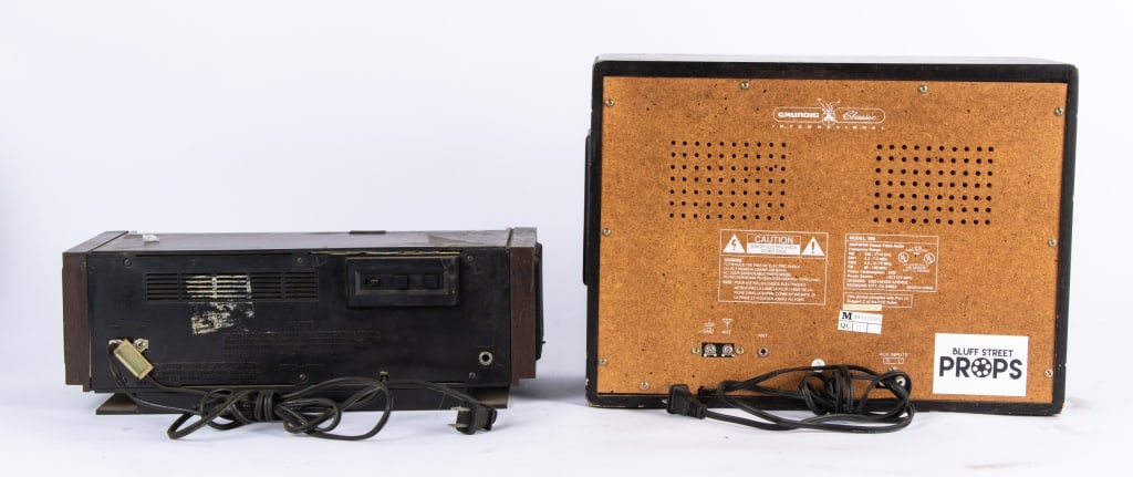 COLLECTION OF 4 VINTAGE RADIOS - 3