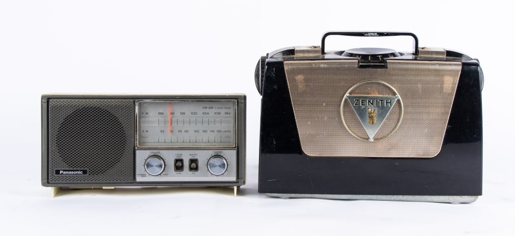 COLLECTION OF 4 VINTAGE RADIOS - 4