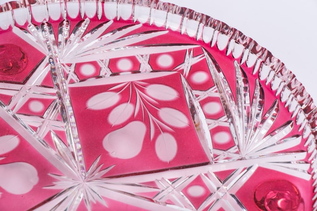 THREE 20TH CENTURY CRANBERRY GLASS ITEMS - 3