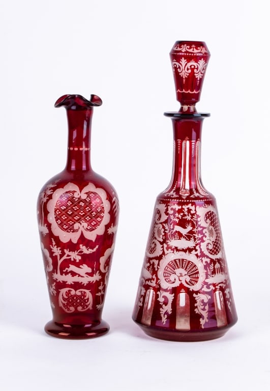 THREE 20TH CENTURY CRANBERRY GLASS ITEMS - 5