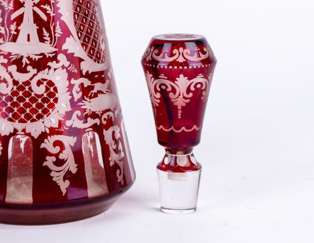 THREE 20TH CENTURY CRANBERRY GLASS ITEMS - 8