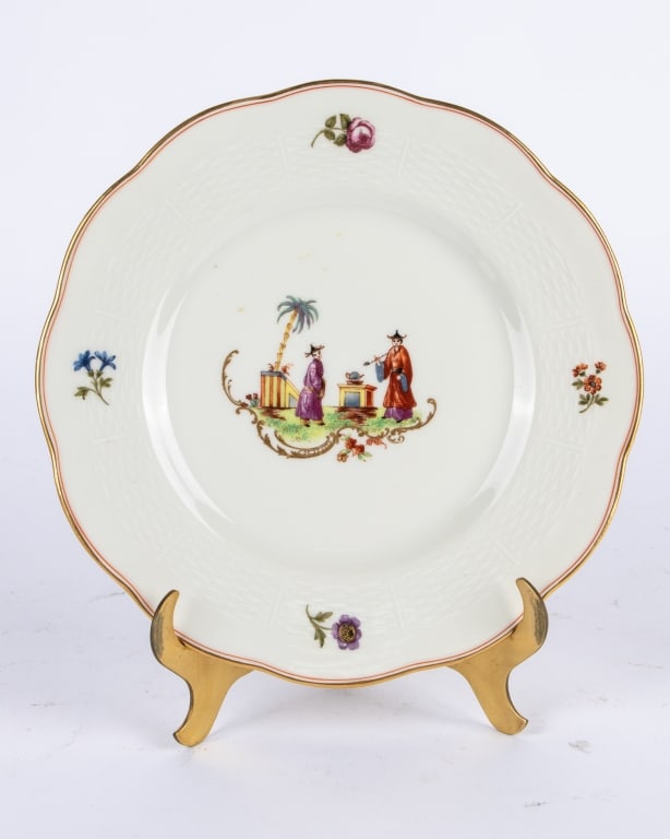 SET OF 8 LIMOGES STYLE PORCELAIN PLATES - 5