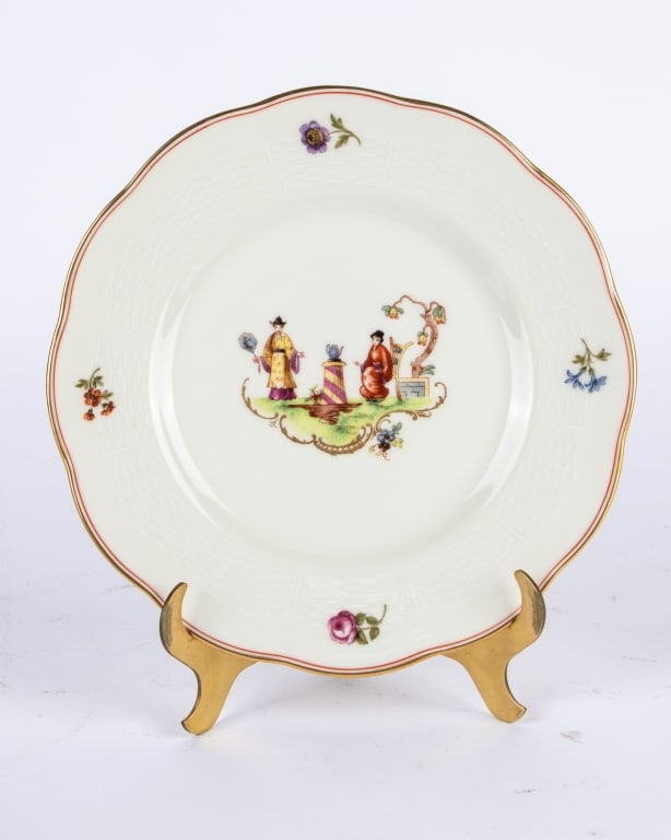 SET OF 8 LIMOGES STYLE PORCELAIN PLATES - 6