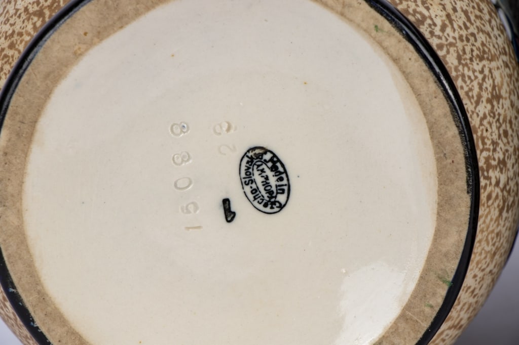 FOUR MID-CENTURY POTTERY ITEMS - 6