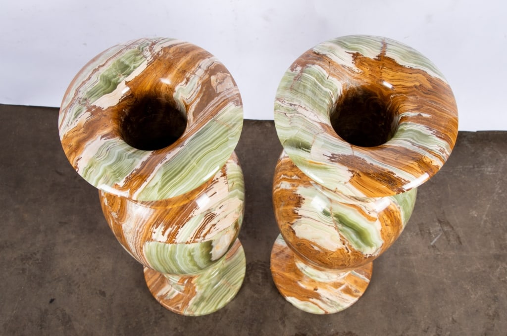 PAIR OF POLISHED ONYX FLOOR VASES - 2