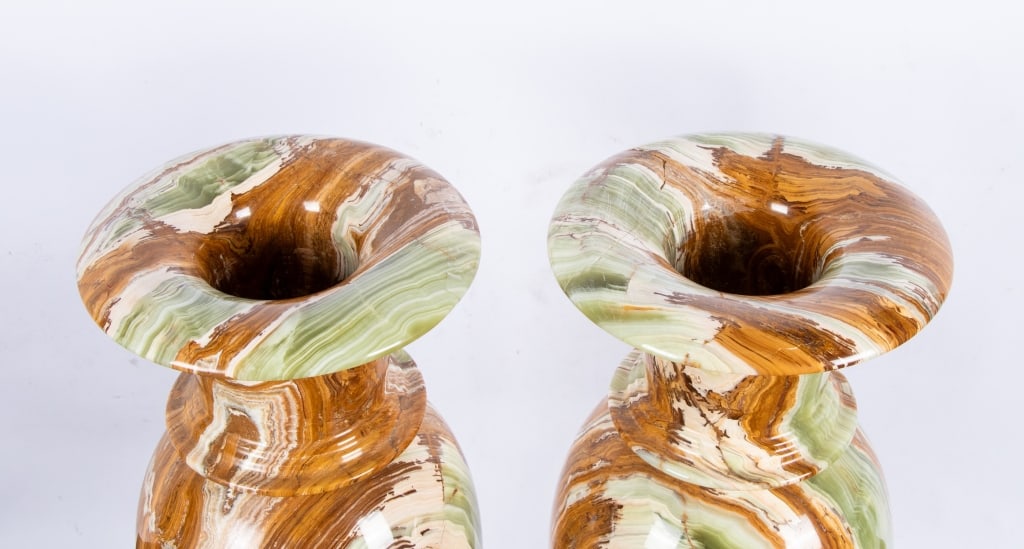 PAIR OF POLISHED ONYX FLOOR VASES - 3
