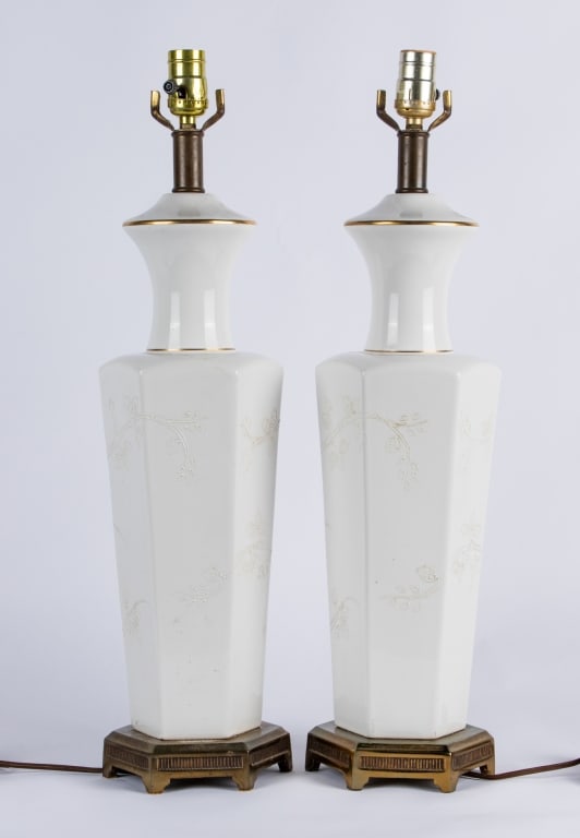 PAIR OF BLANC DE CHINE TABLE LAMPS - 3