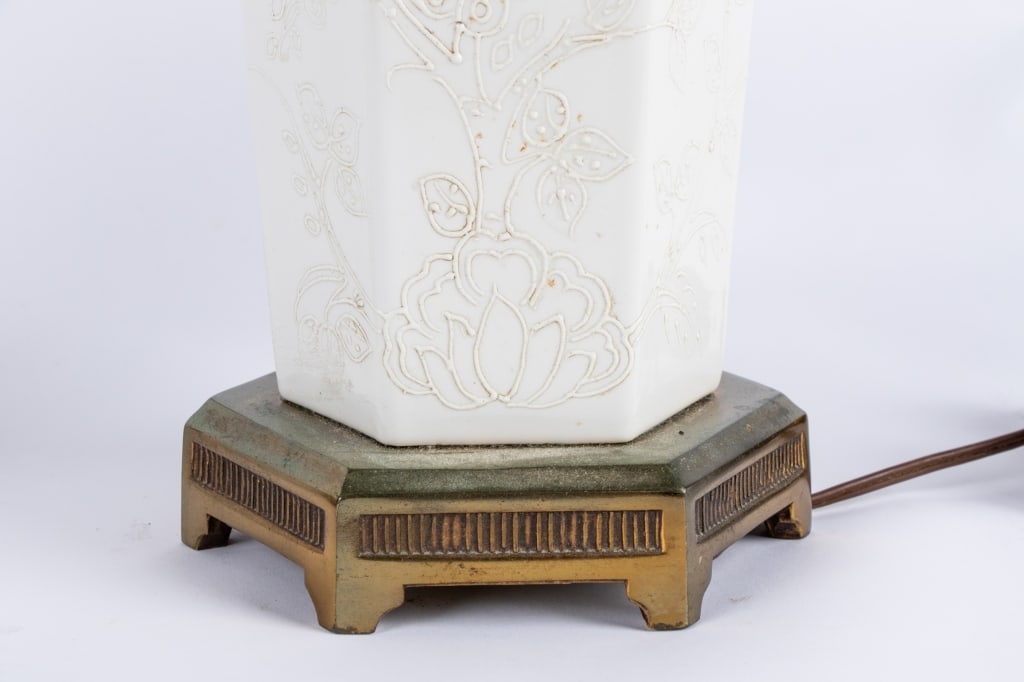 PAIR OF BLANC DE CHINE TABLE LAMPS - 5