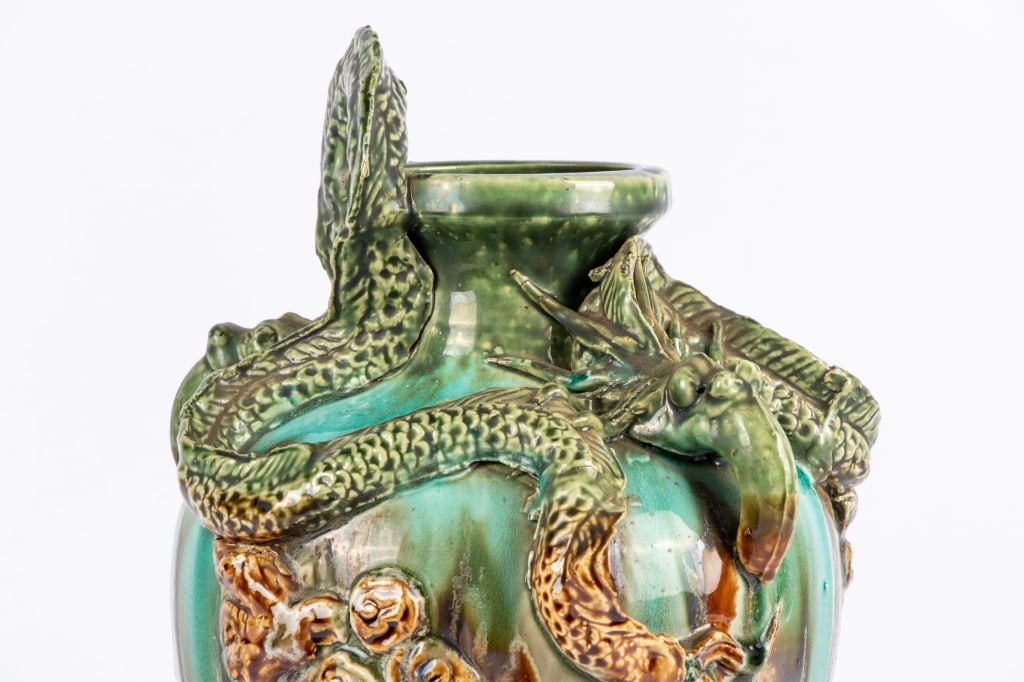 20TH CENTURY GLAZED CERAMIC DRAGON VASE - 3