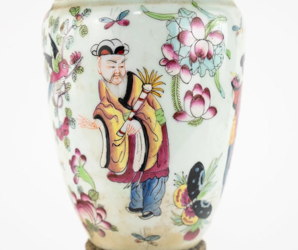 FAMILLE ROSE PORCELAIN & ORMOLU TABLE LAMP - 4
