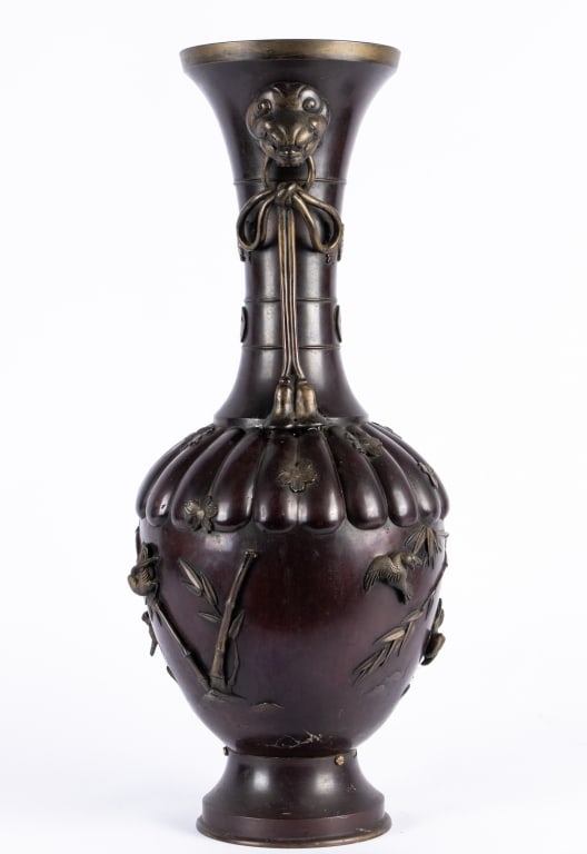 CHINOISERIE FLORAL MOTIF BRONZE VASE - 4