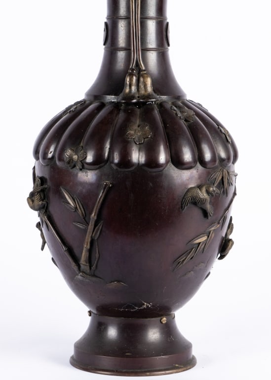 CHINOISERIE FLORAL MOTIF BRONZE VASE - 6