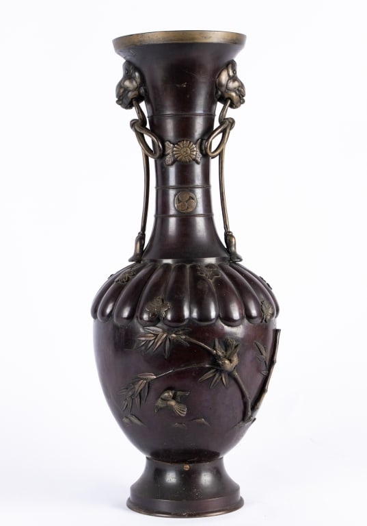 CHINOISERIE FLORAL MOTIF BRONZE VASE - 7