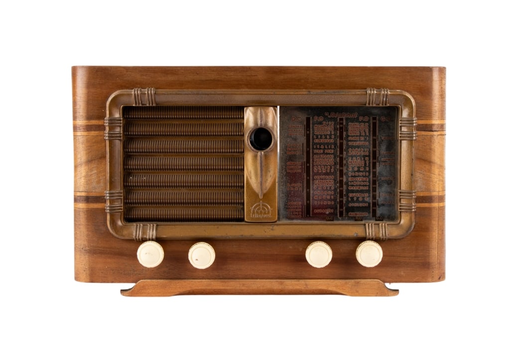 1950S LE REGIONAL TUBE RADIO: 1950s Le Regional tube radio. Approximate dimensions: h. 11", w. 18", d. 8" Disclaimer: Participating bidders must have a credit card on file with LiveAuctioneers in order for their bidding