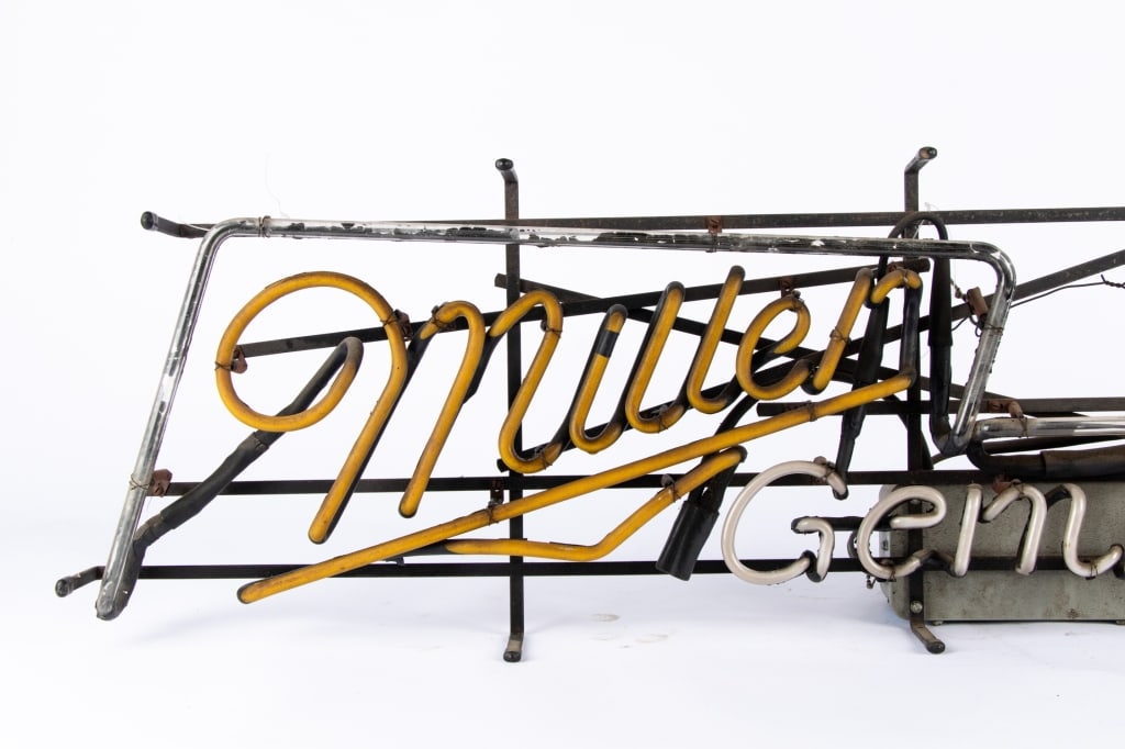 MILLER GENUINE DRAFT NEON SIGN - 2
