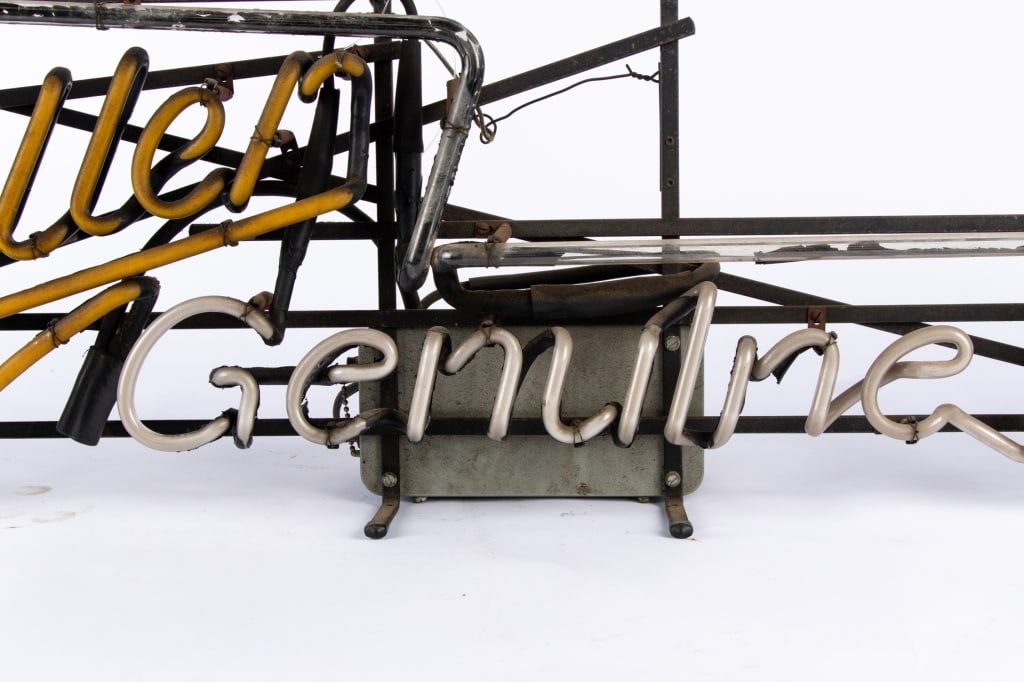 MILLER GENUINE DRAFT NEON SIGN - 3