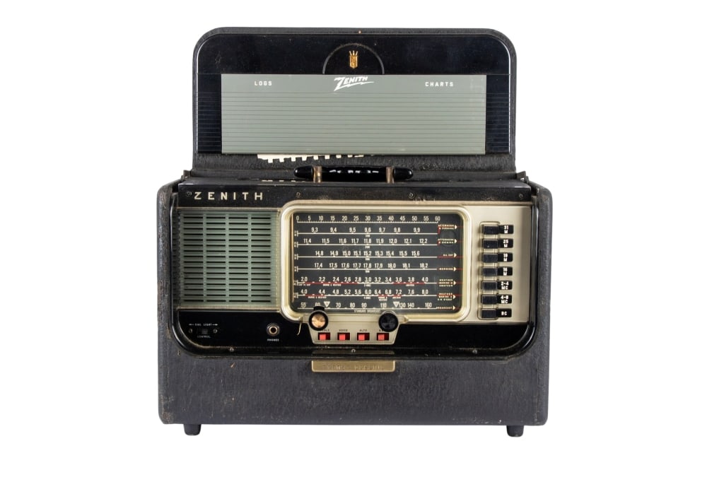 VINTAGE ZENITH TRANS-OCEANIC RADIO (1 of 7)