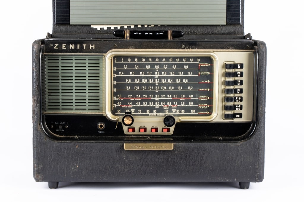 VINTAGE ZENITH TRANS-OCEANIC RADIO - 2