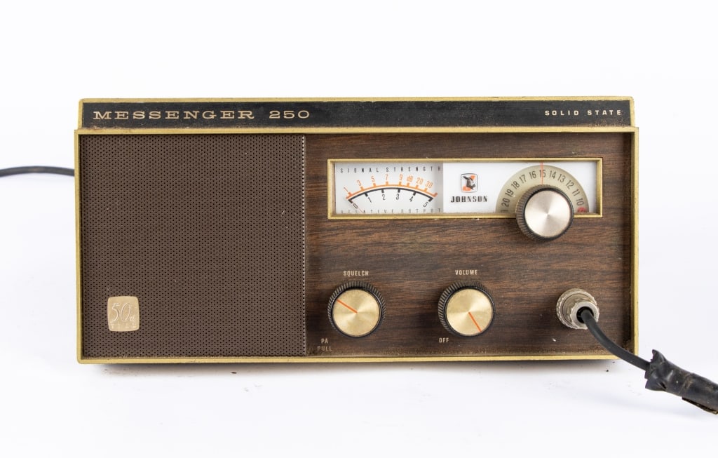 JOHNSON MESSENGER SOLID STATE TRANSCEIVER STATION - 2