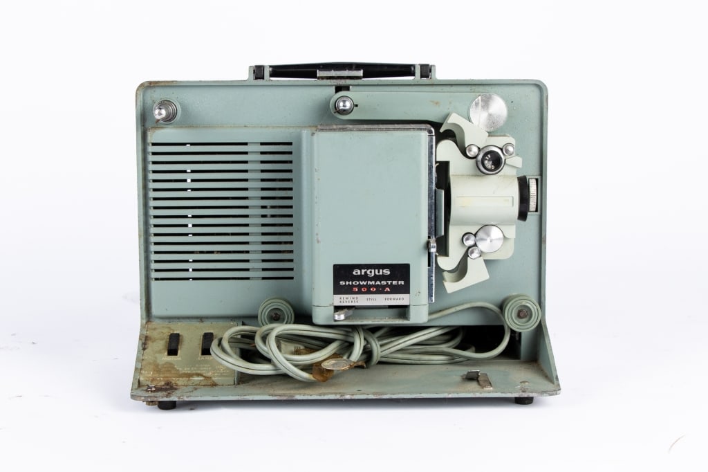 VINTAGE ARGUS SHOWMASTER 8MM FILM PROJECTOR - 2