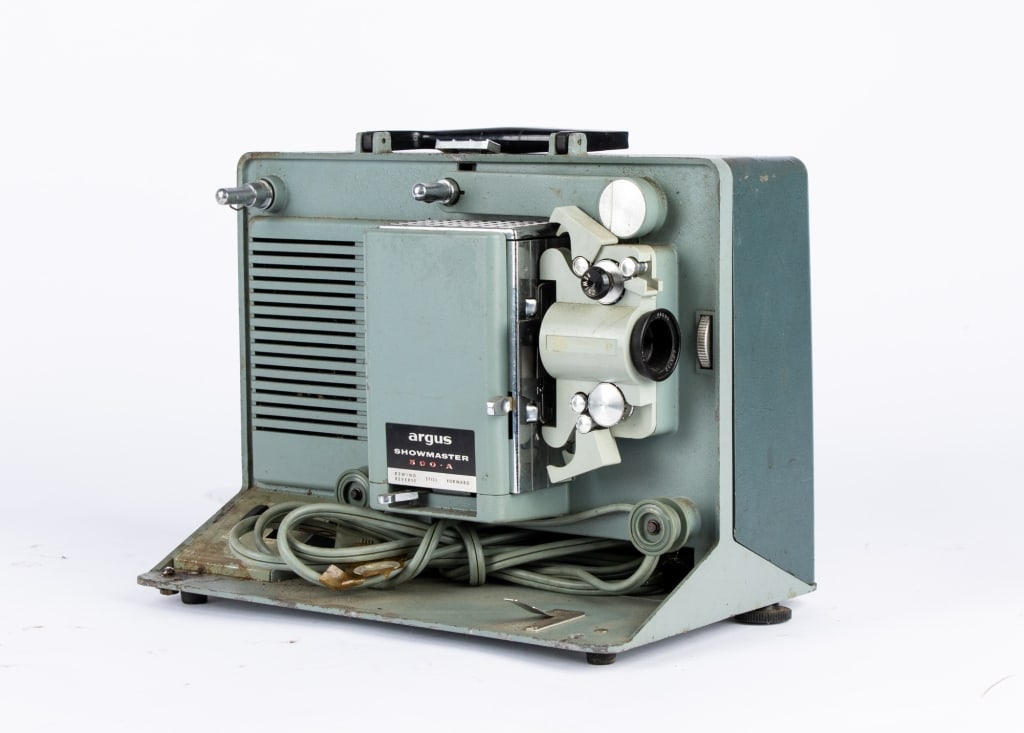 VINTAGE ARGUS SHOWMASTER 8MM FILM PROJECTOR - 4