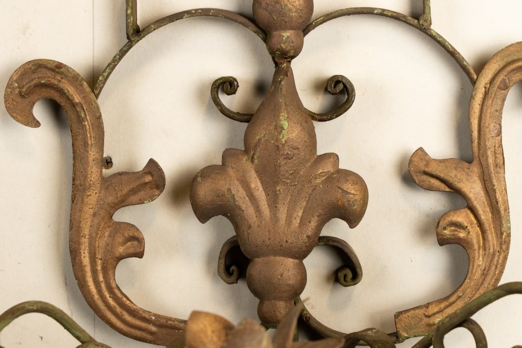 PAIR OF FLEUR DE LIS METAL WALL SCONCES - 4