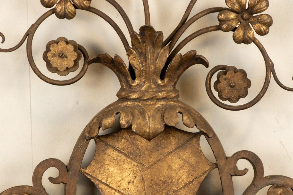 BRASS COAT OF ARMS FOUR ARM WALL SCONCE - 3