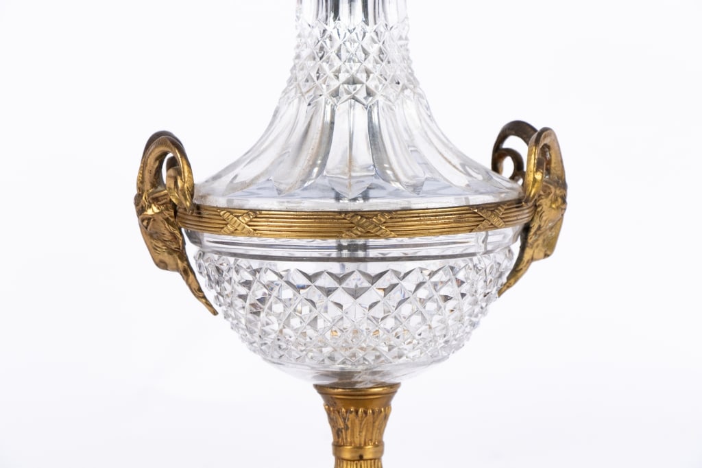 NEOCLASSICAL GLASS & BRASS RAM HEAD TABLE LAMP - 3
