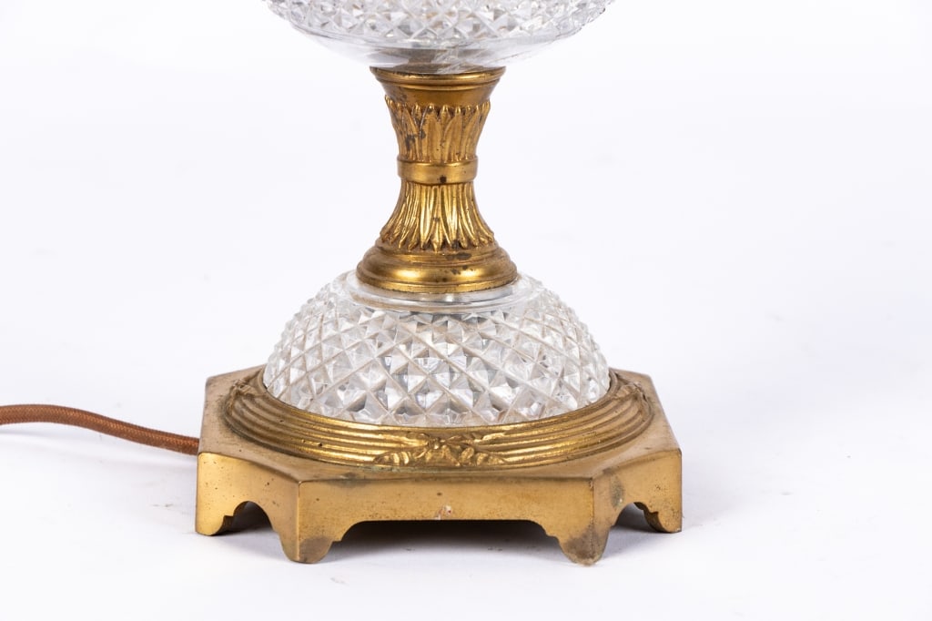 NEOCLASSICAL GLASS & BRASS RAM HEAD TABLE LAMP - 4