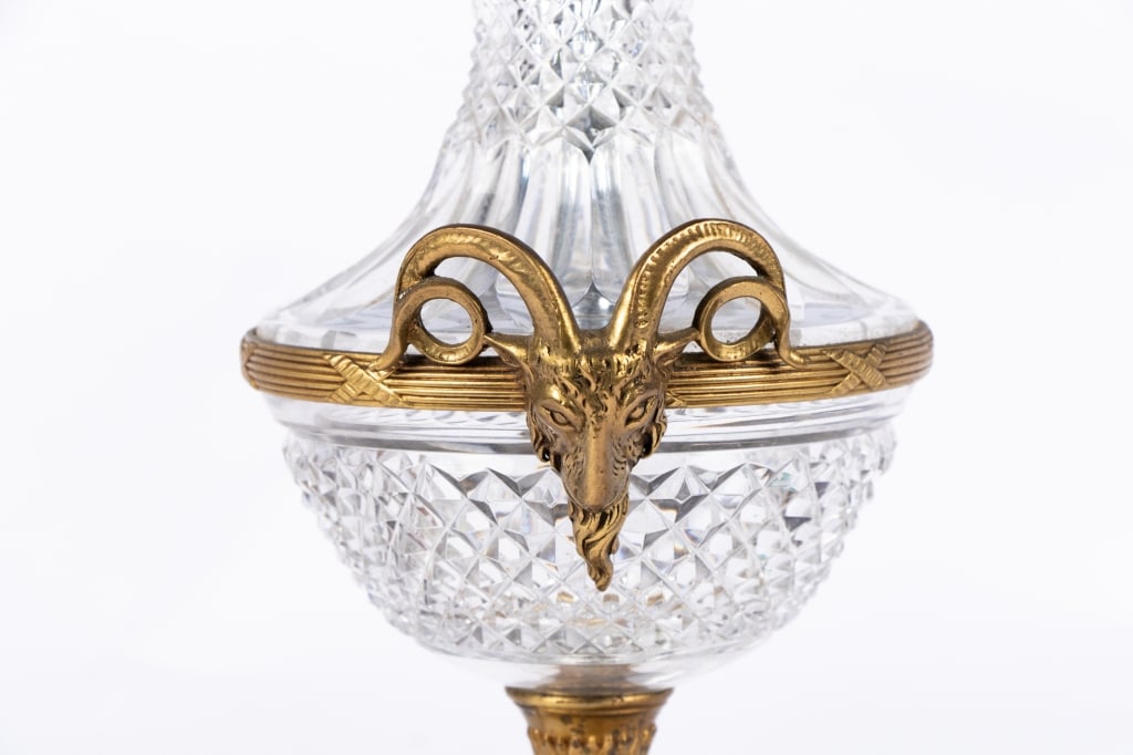 NEOCLASSICAL GLASS & BRASS RAM HEAD TABLE LAMP - 7