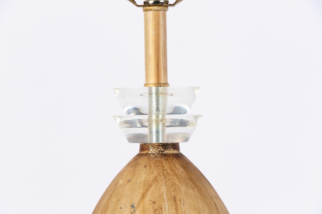 MODERN LUCITE & CERAMIC TABLE LAMP - 4