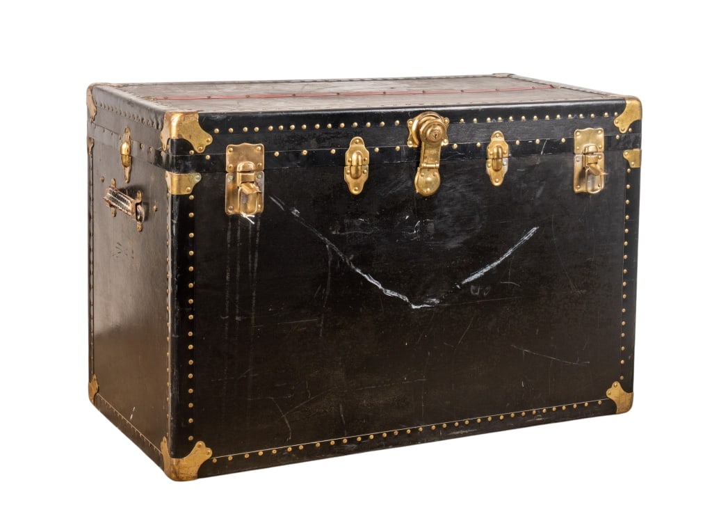 VINTAGE TRAVEL TRUNK: Lexington Bloomingdale’s New York travel trunk. Approximate dimensions: h. 27", w. 40", d. 22" Disclaimer: Participating bidders must have a credit card on file with LiveAuctioneers in order for