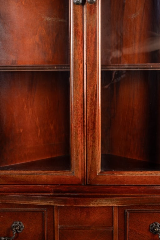 NEAR PAIR OF MAHOGANY DISPLAY CORNER CABINETS - 4