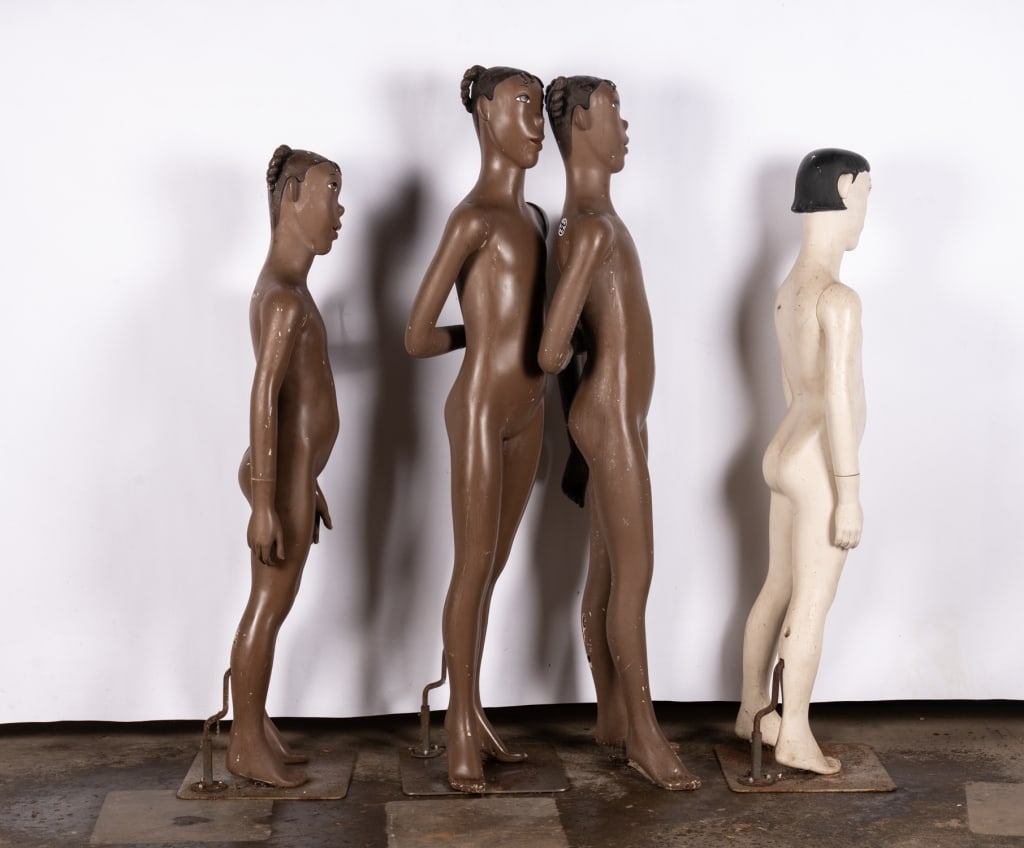 FOUR MANNEQUINS - 2