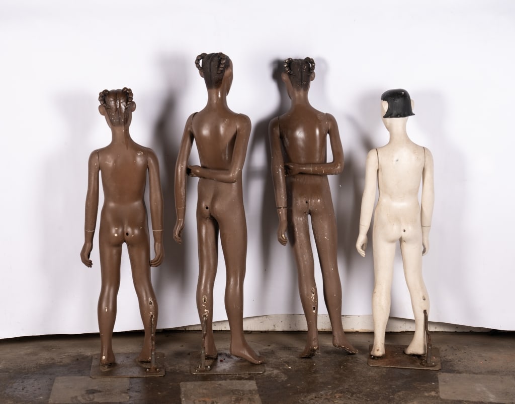 FOUR MANNEQUINS - 3