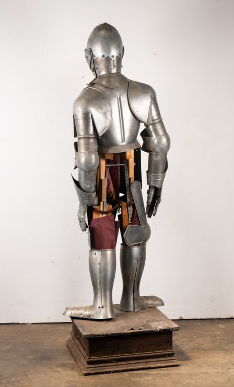 20TH CENTURY MARTO SUIT OF ARMOR - 3