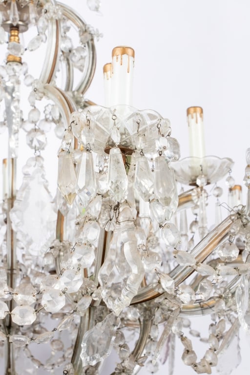 LARGE VENETIAN STYLE CHANDELIER - 11