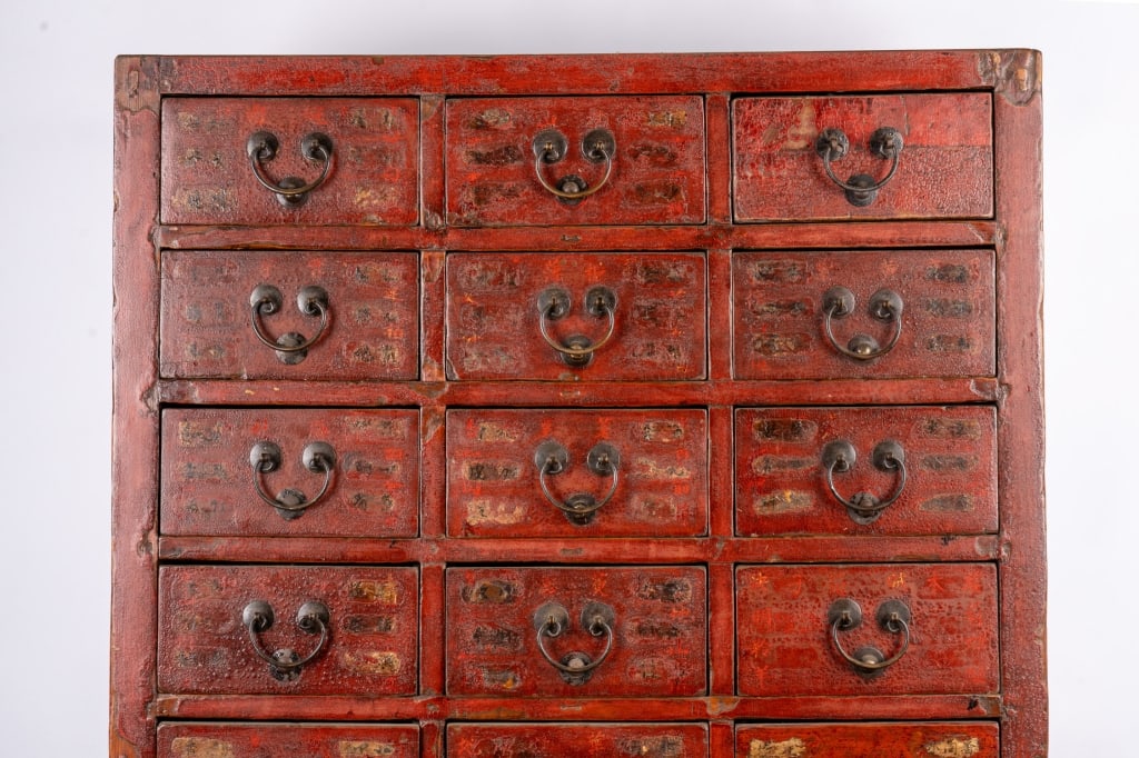 CHINESE RED LACQUERED WOOD CABINET - 4