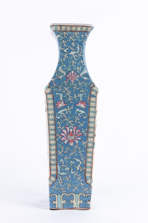 20TH CENTURY CHINESE PORCELAIN VASE - 3