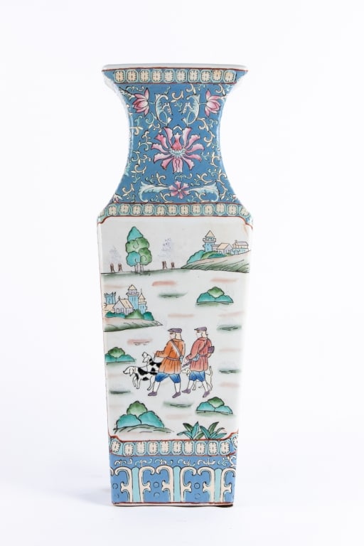 20TH CENTURY CHINESE PORCELAIN VASE - 4
