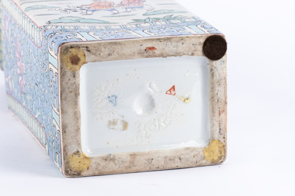 20TH CENTURY CHINESE PORCELAIN VASE - 7
