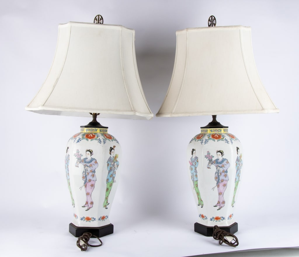 PAIR OF CHINESE PORCELAIN VASES MOUNTED AS LAMPS - 3
