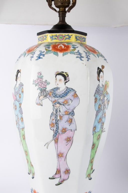 PAIR OF CHINESE PORCELAIN VASES MOUNTED AS LAMPS - 4