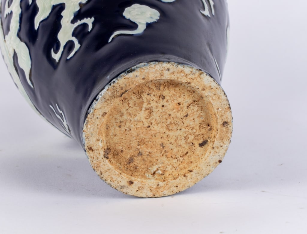 LATE 20TH C. CHINESE DRAGON VASE - 6